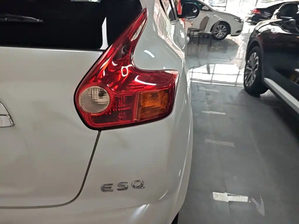 Infiniti ESQ 2017 2014 1.6L Free Edition