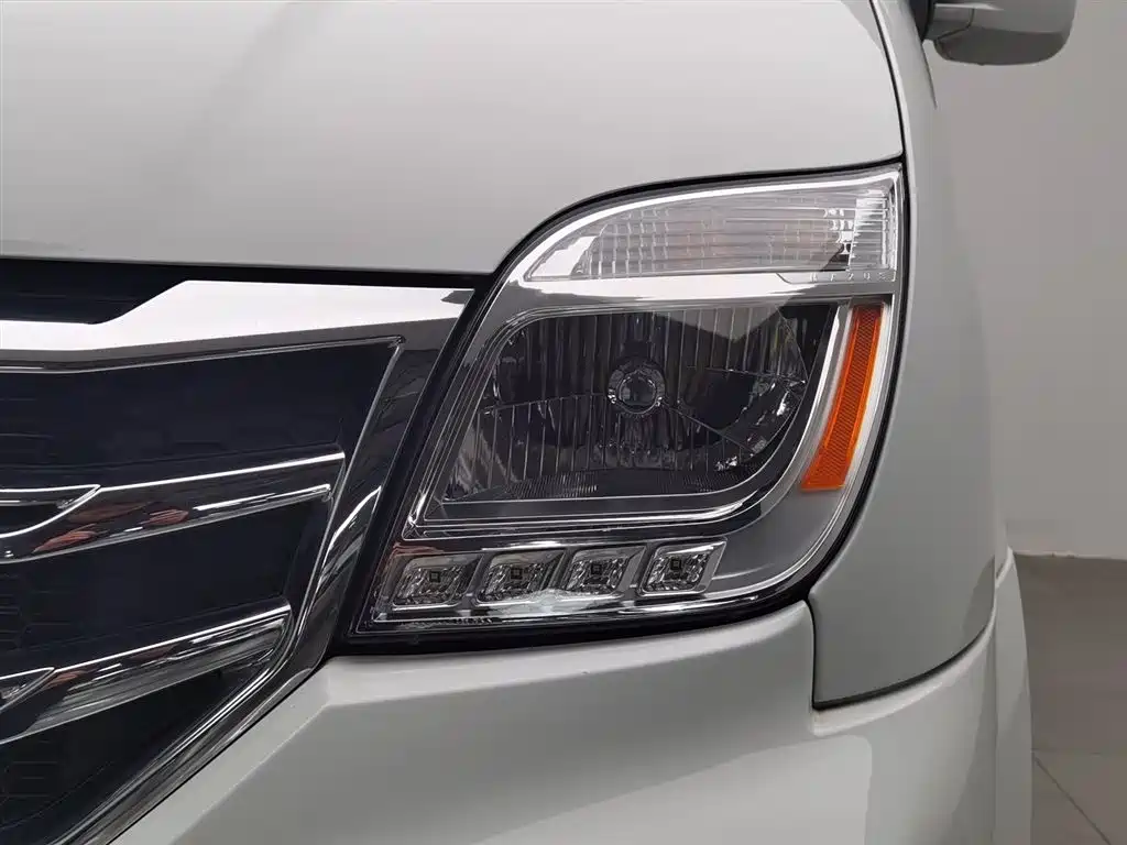 SAIC Maxus Xintu V80 2021 2.0T PLUS AMT Urban Edition Short Wheelbase Ultra-Low Roof 5/6 Seats фото 7