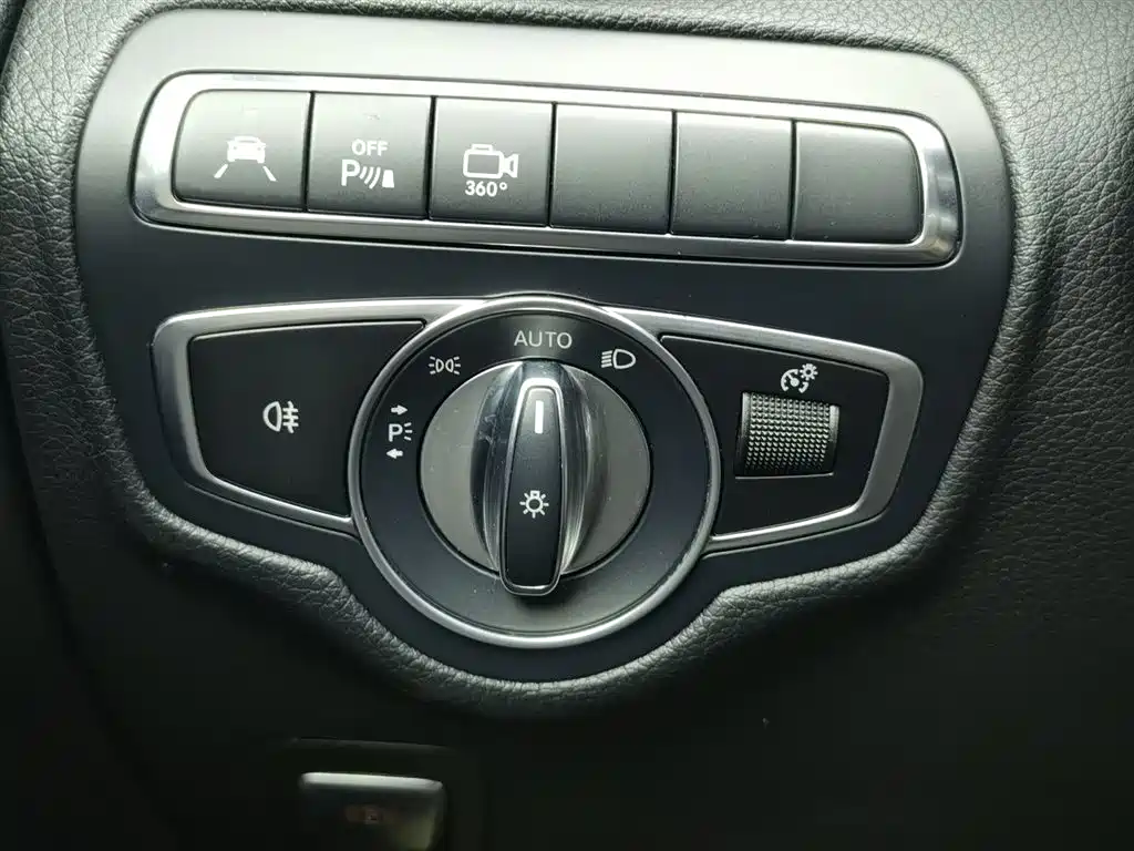 Mercedes-Benz GLC 2019 GLC 260 4MATIC Luxury фото 21
