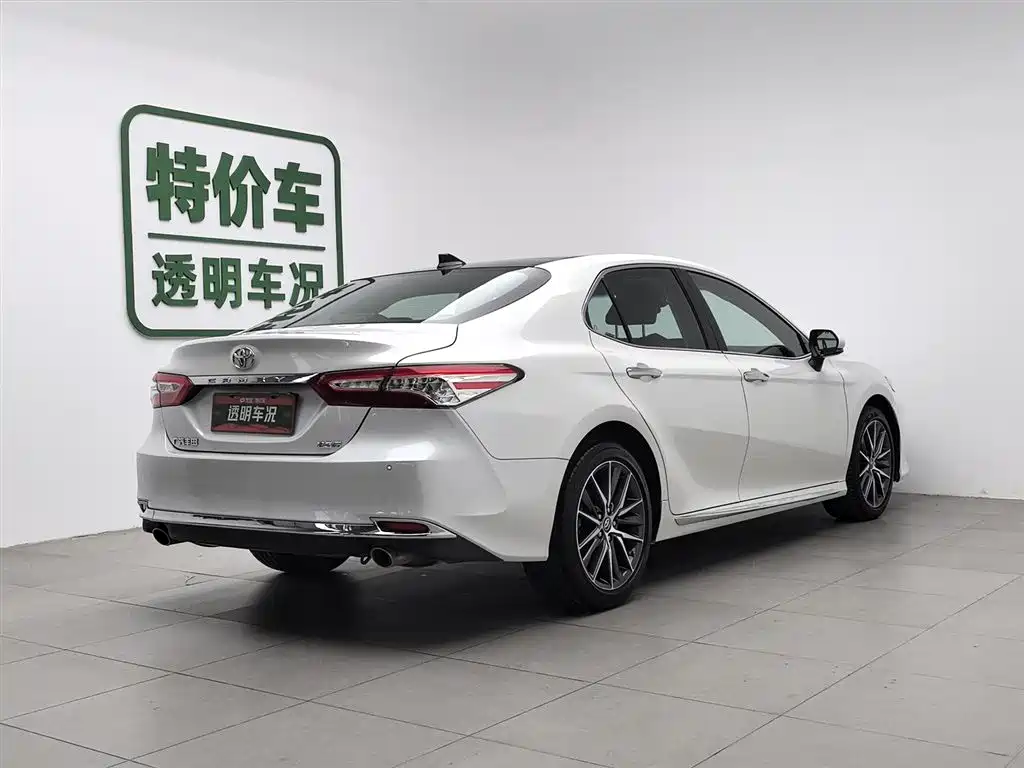 Toyota Camry 2023 2.5G Luxury Edition фото 2