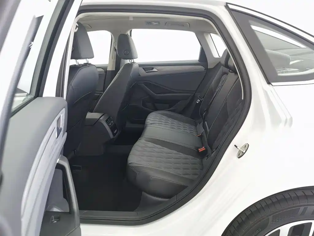 Volkswagen Sagitar 2025 300TSI DSG Surpass Edition фото 15