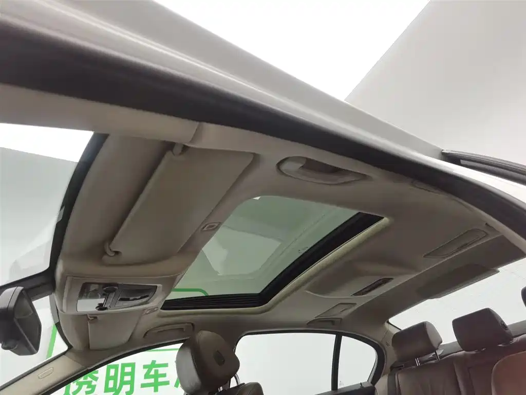 BMW 5 Series 2014 525Li Leading фото 14