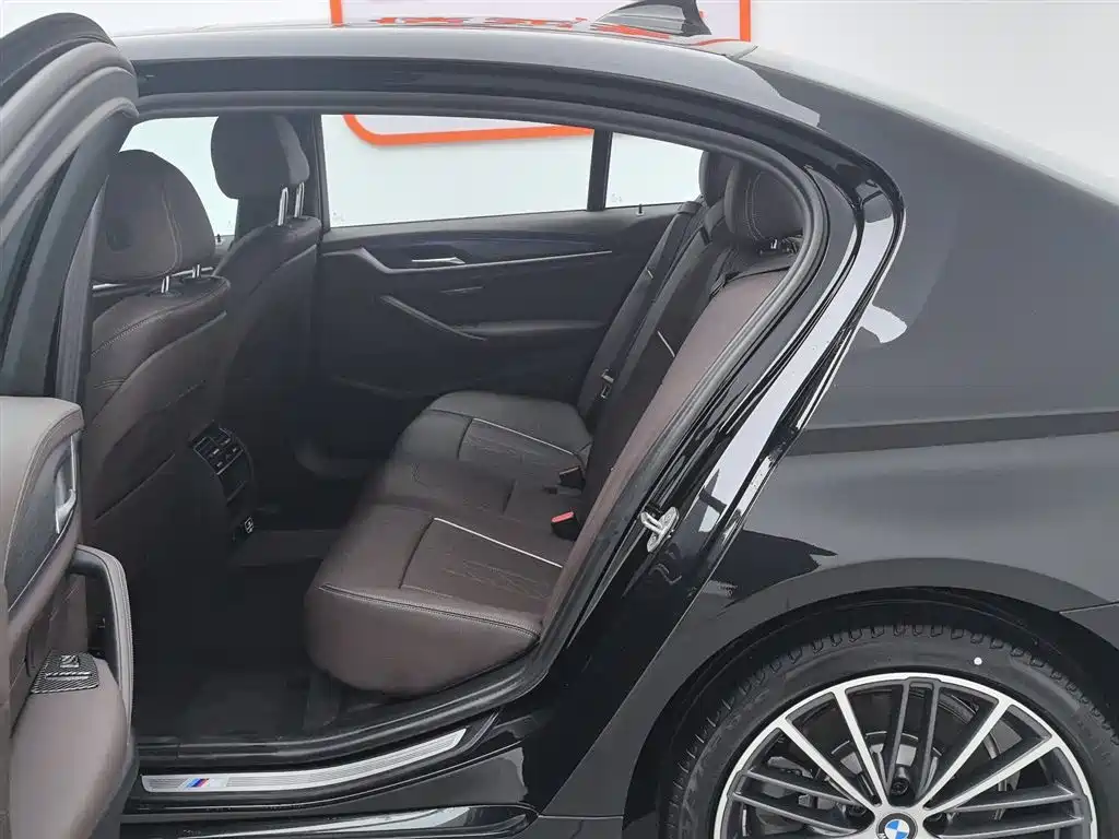 BMW 5 Series 2023 530Li Leading M Sport Package фото 15