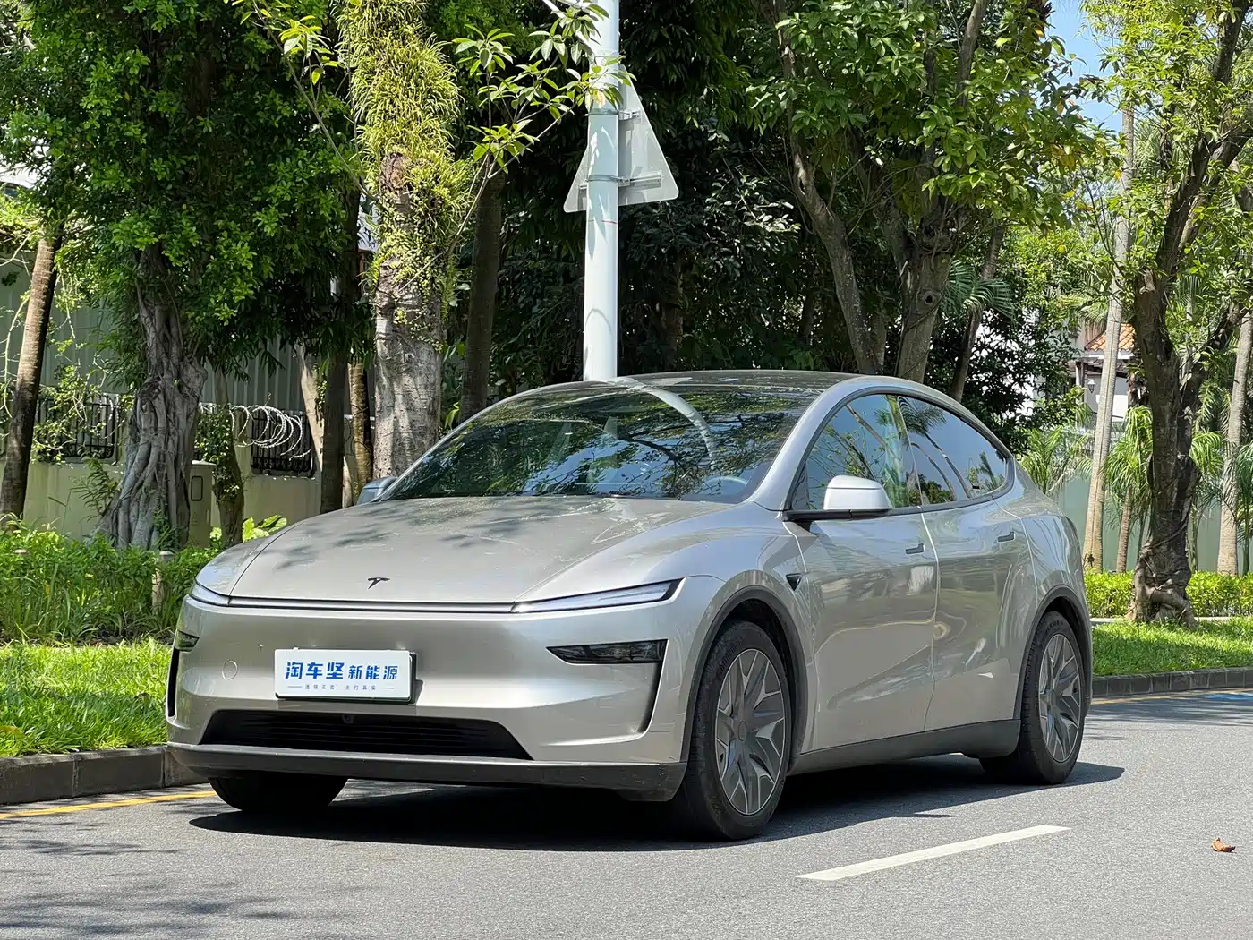Tesla Model Y L 2025 2025 Facelift Long Range AWD