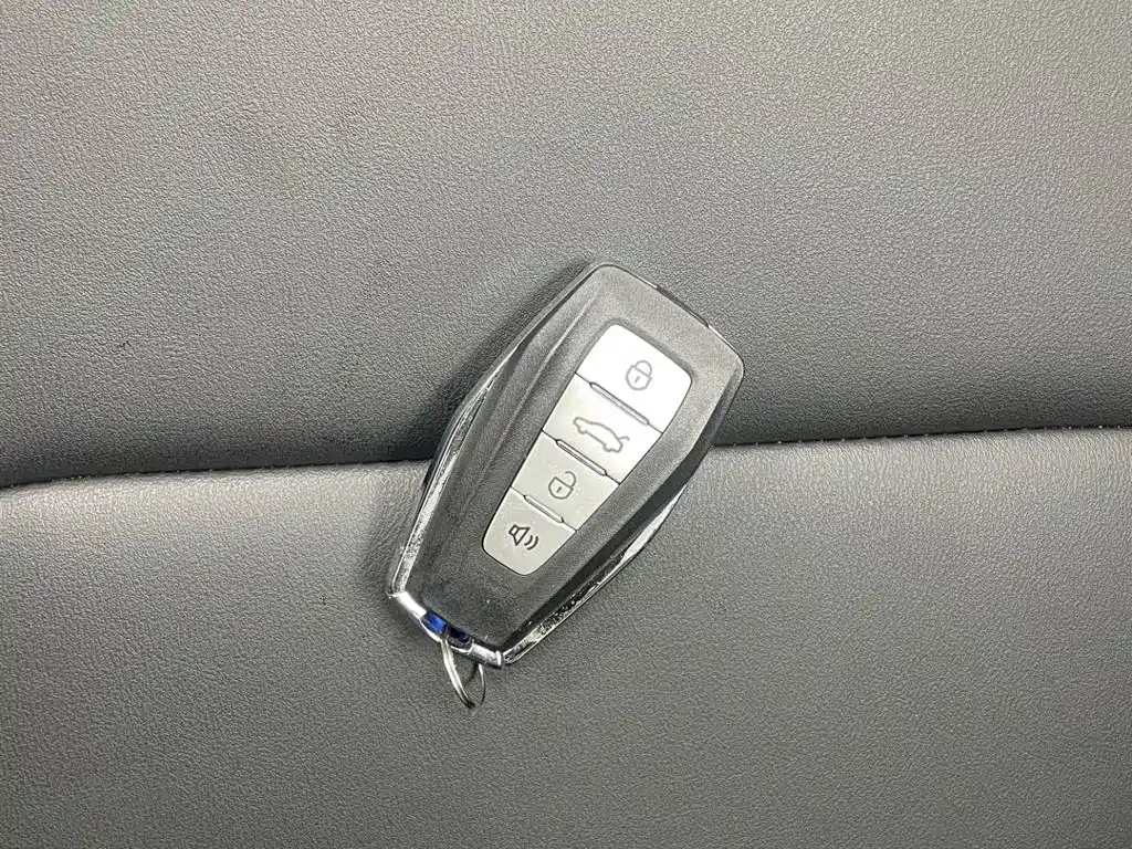 Фото 20 - Geely Emgrand