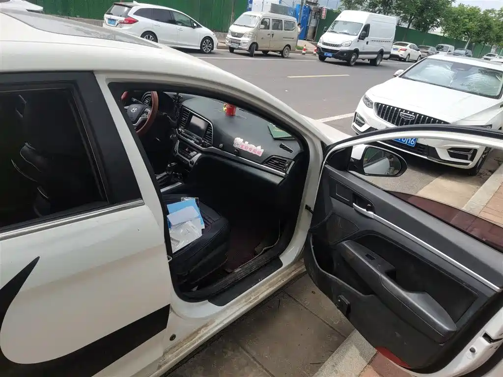Hyundai Elantra 2018 1.6L Automatic 15th Anniversary Special Edition фото 19