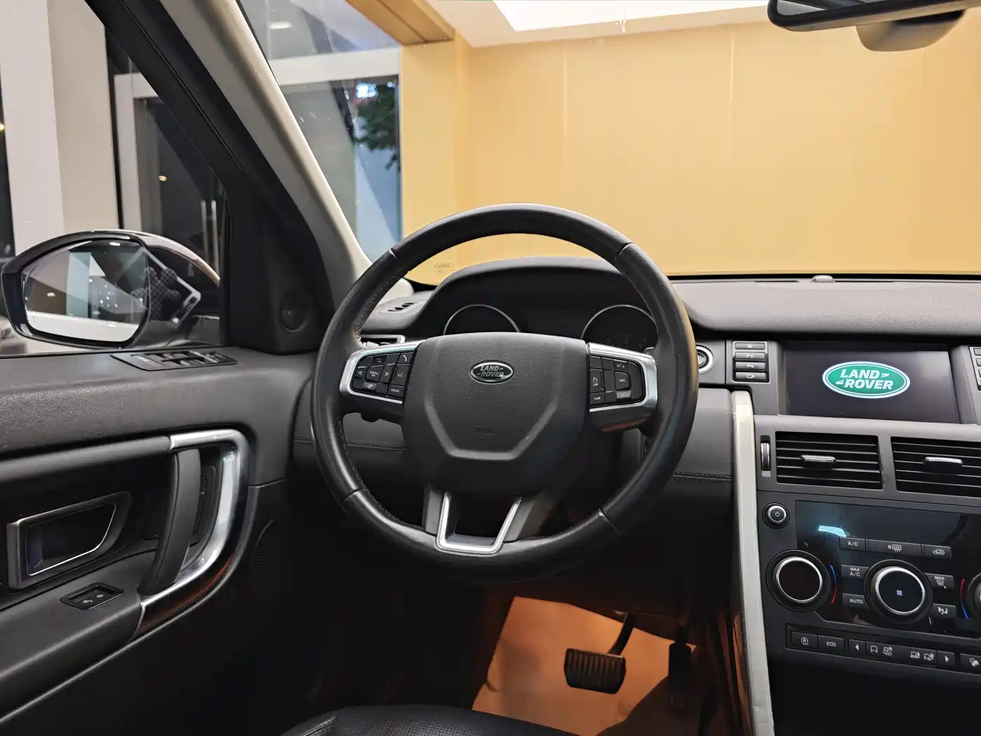 Land Rover Discovery Sport 2019 240PS SE Edition China V фото 14