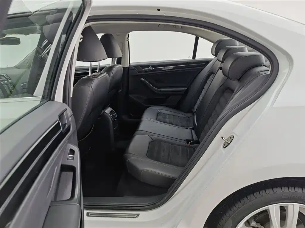 Volkswagen Sagitar 2018 280TSI DSG Luxury фото 15