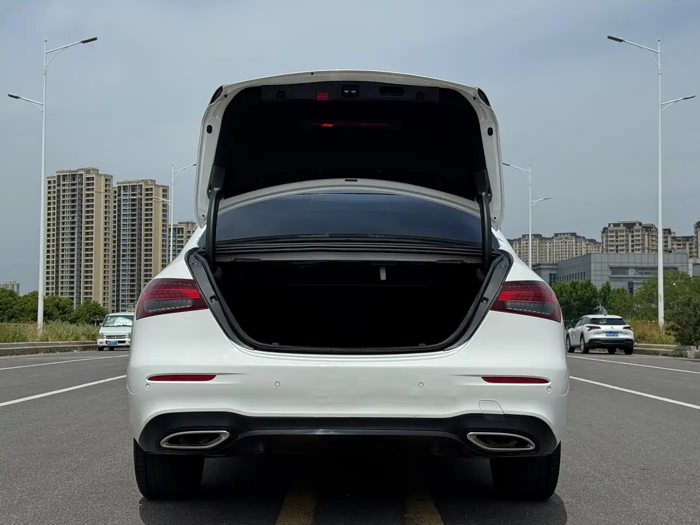 MERCEDES-BENZ E-CLASS (IMPORTED)