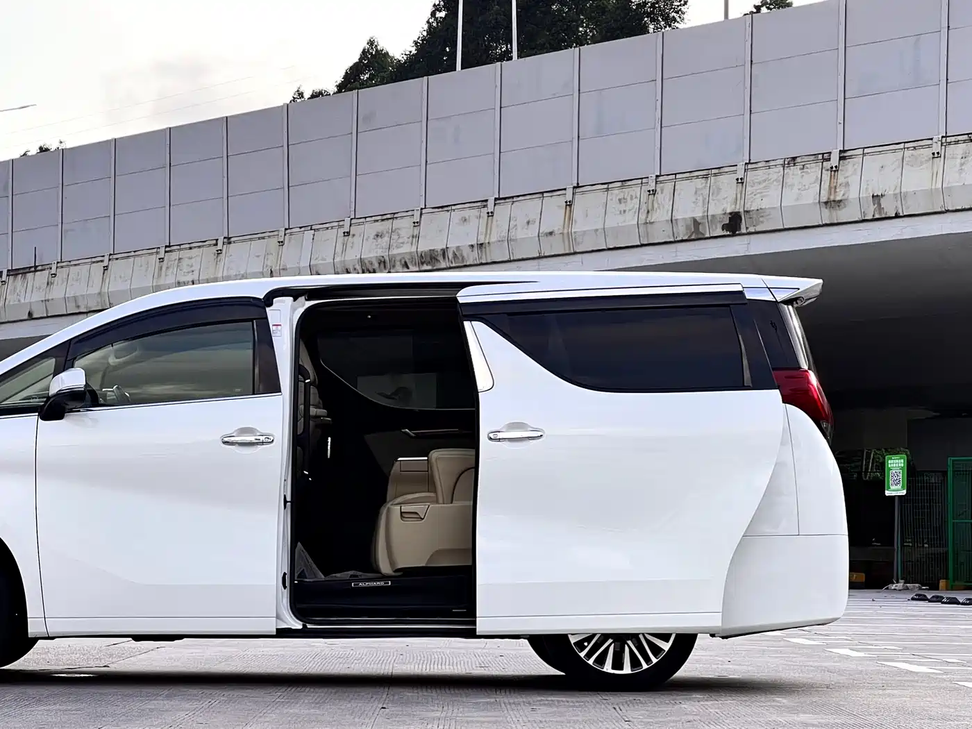 Toyota Alphard 2015 3.5L Luxury Edition фото 8