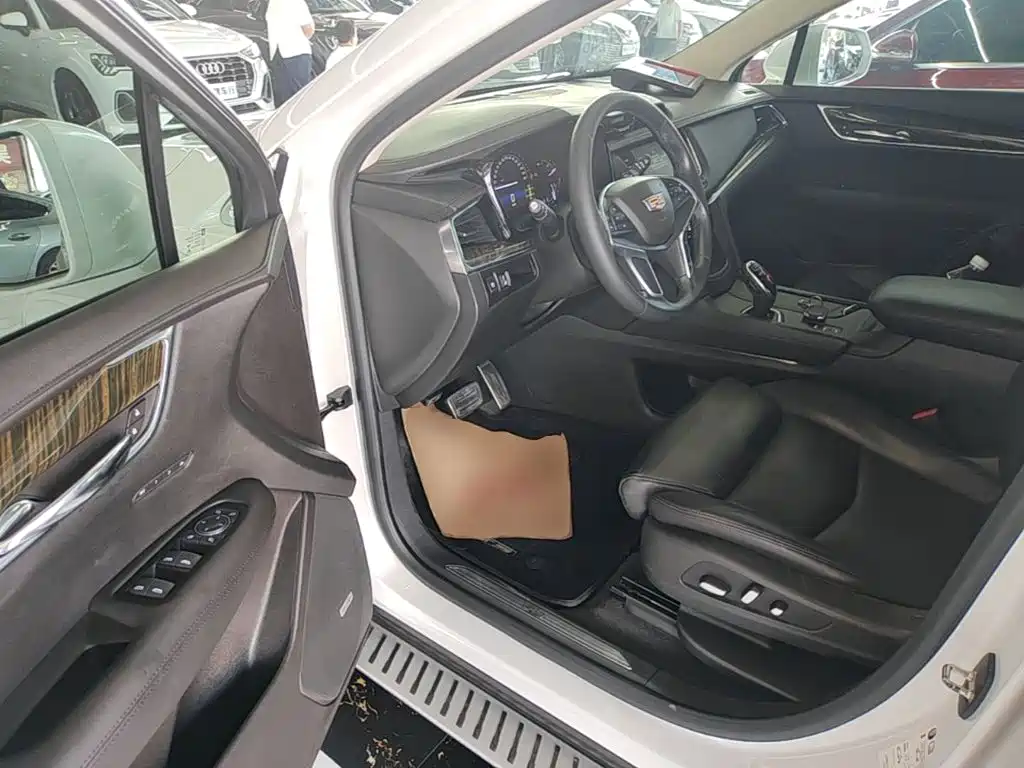 Cadillac XT5 2016 2016 28T AWD Luxury Model