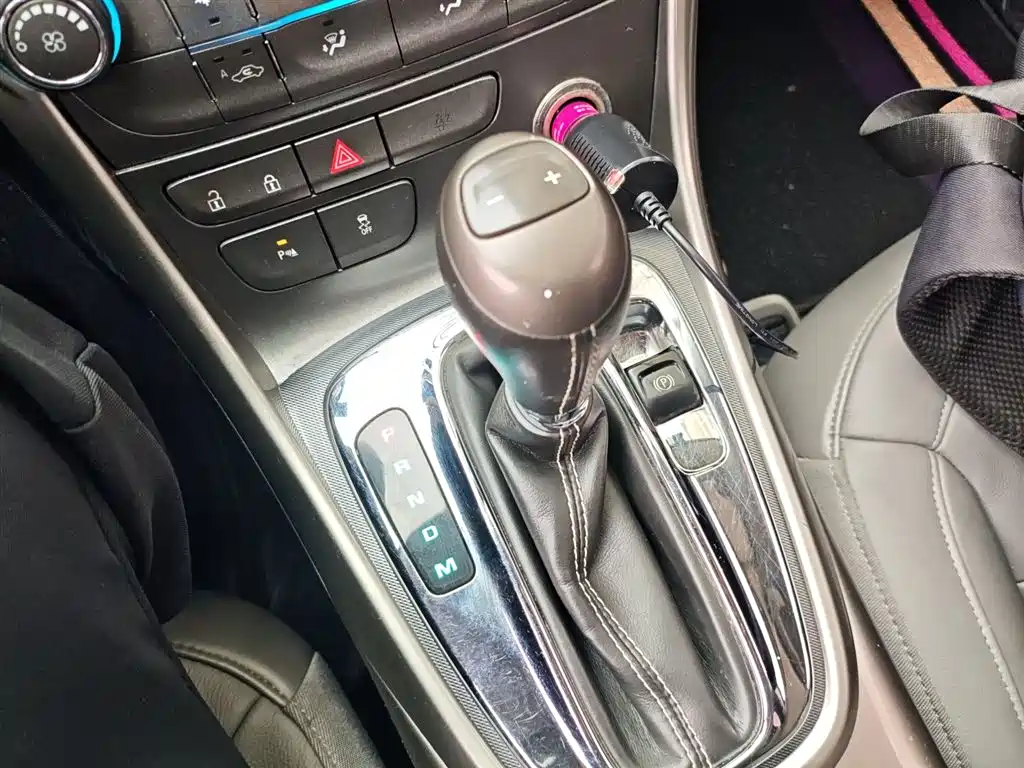 Chevrolet Malibu 2014 2.0L Automatic Luxury фото 14