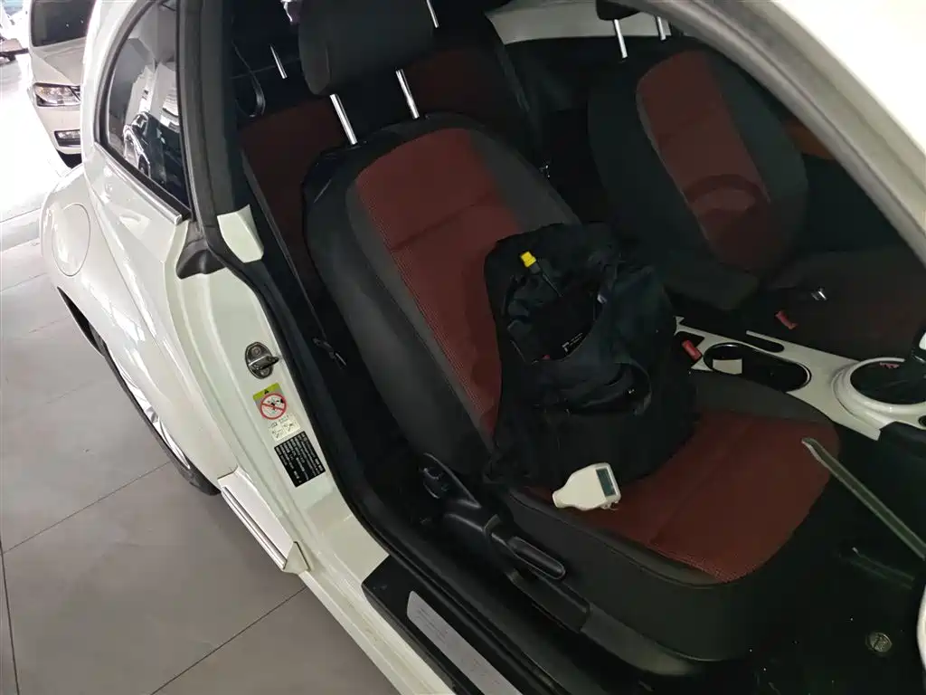 Volkswagen Beetle 2013 1.4TSI Fashion Edition фото 20