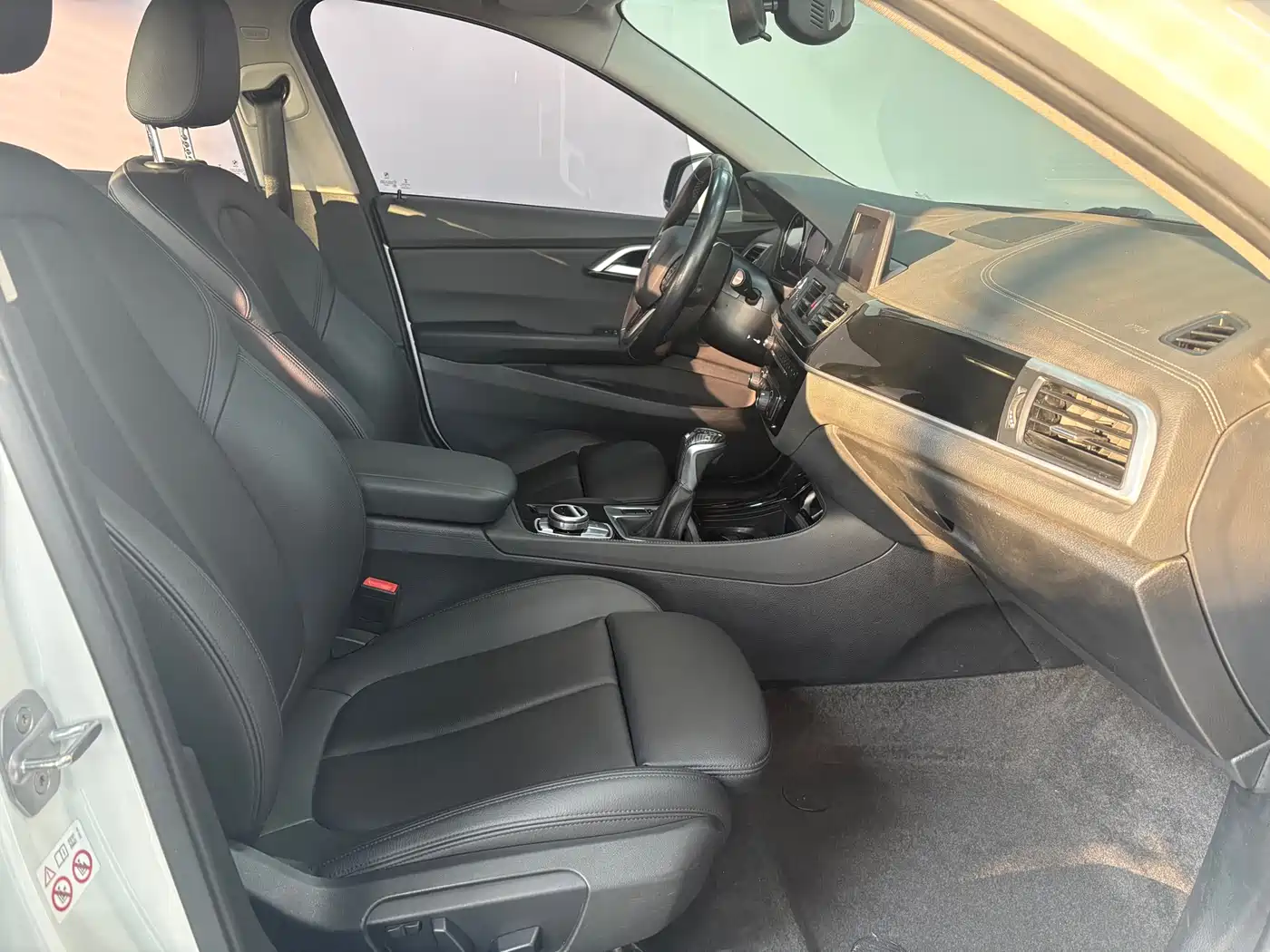 BMW 1 Series 2018 118i Sport Edition фото 4