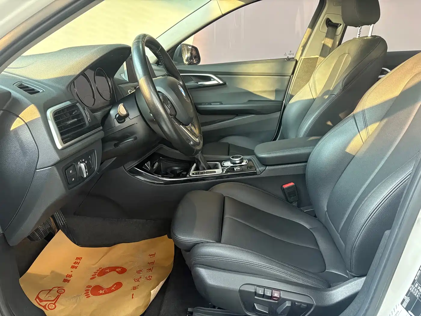 BMW 1 Series 2018 118i Sport Edition фото 11