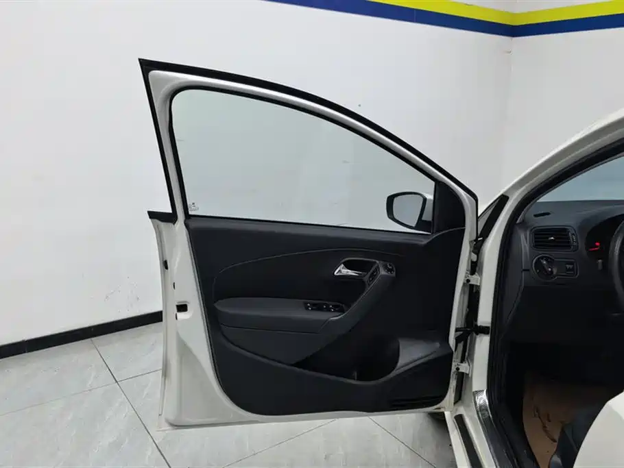 Volkswagen Polo 2018 1.5L Auto Safe Drive фото 7