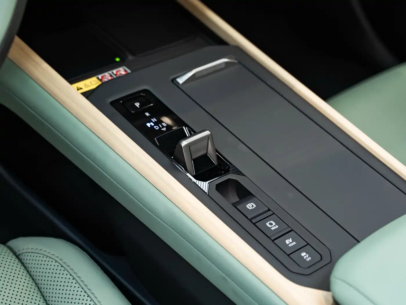 Lexus ES 2025 Model 300h Base Version фото 15