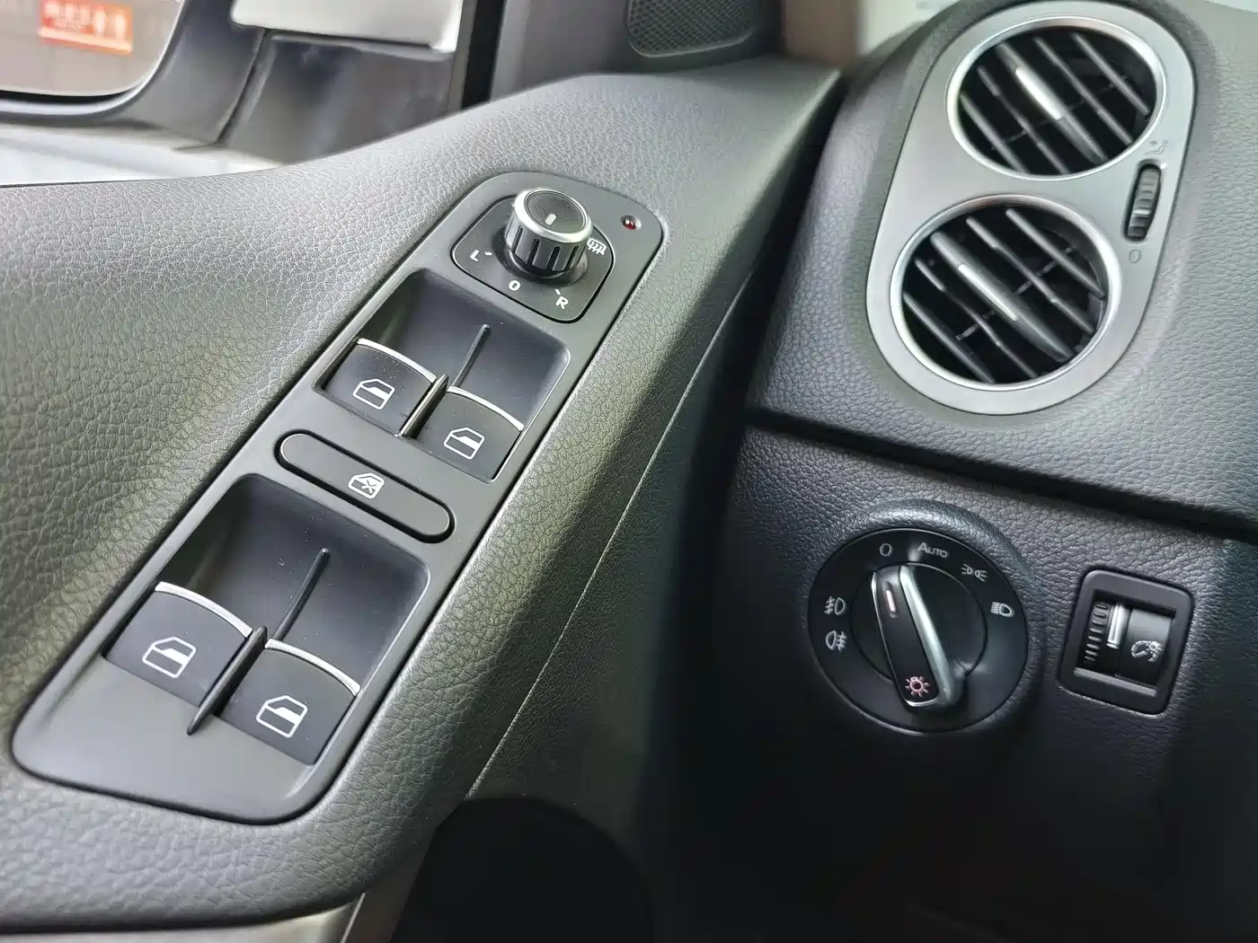 Volkswagen Tiguan 2010 2.0TSI Automatic AWD Flagship фото 13