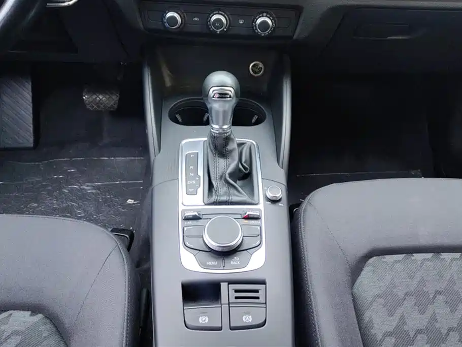 Audi A3 2016 Limousine 35 TFSI Progressive фото 16