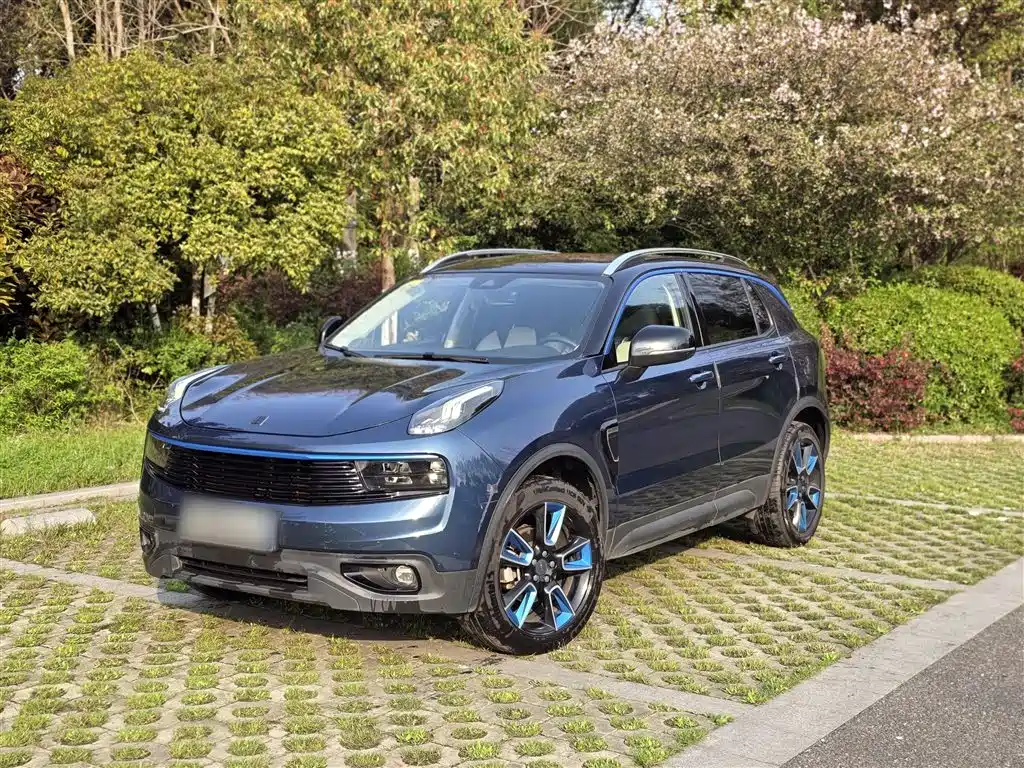Lynk & Co 01 2017 2.0T 2WD Pro Shine Edition фото 2