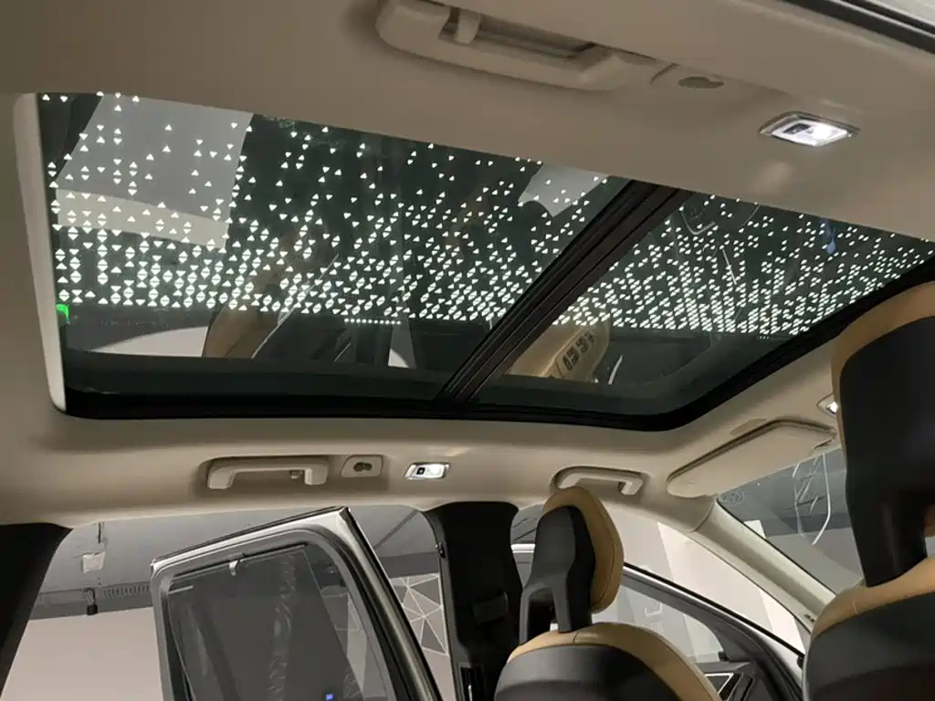 Фото 9 - Volvo XC90