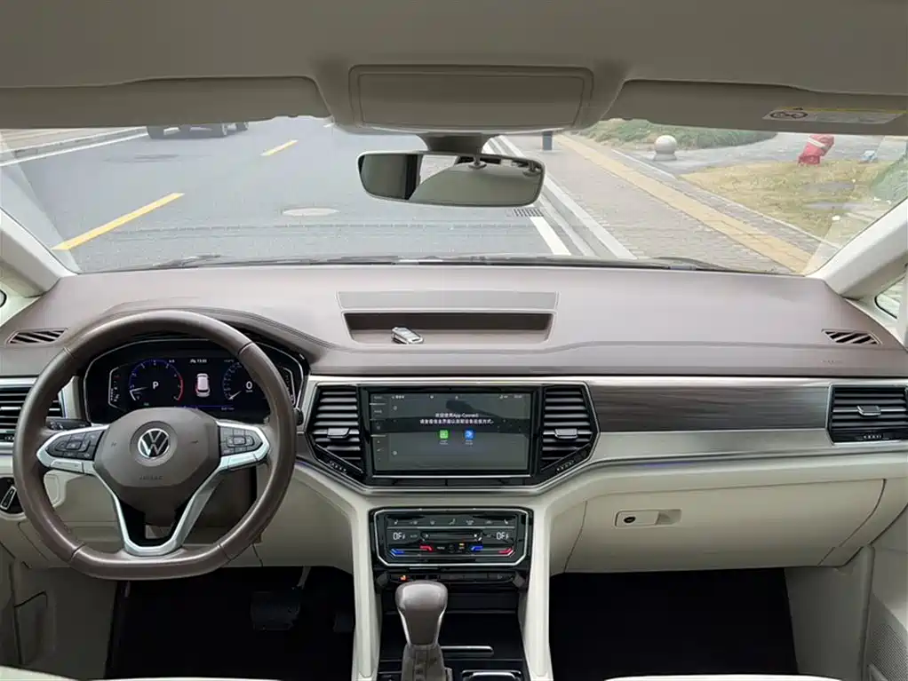 Volkswagen Viloran 2020 380TSI Premium фото 15