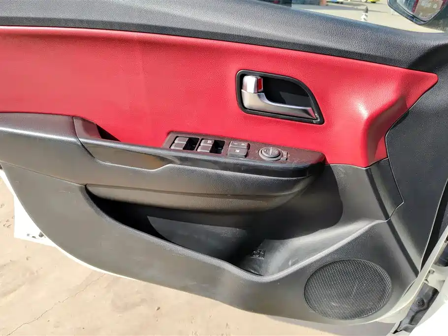 Kia K2 2015 Hatchback 1.4L AT GLS фото 7