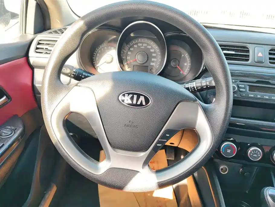 Kia K2 2015 Hatchback 1.4L AT GLS фото 15