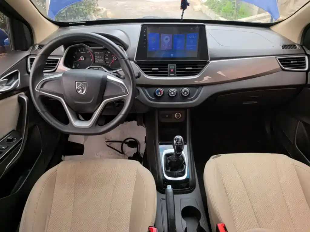 Baojun 310W 2018 2017 1.5L Manual Comfort China V