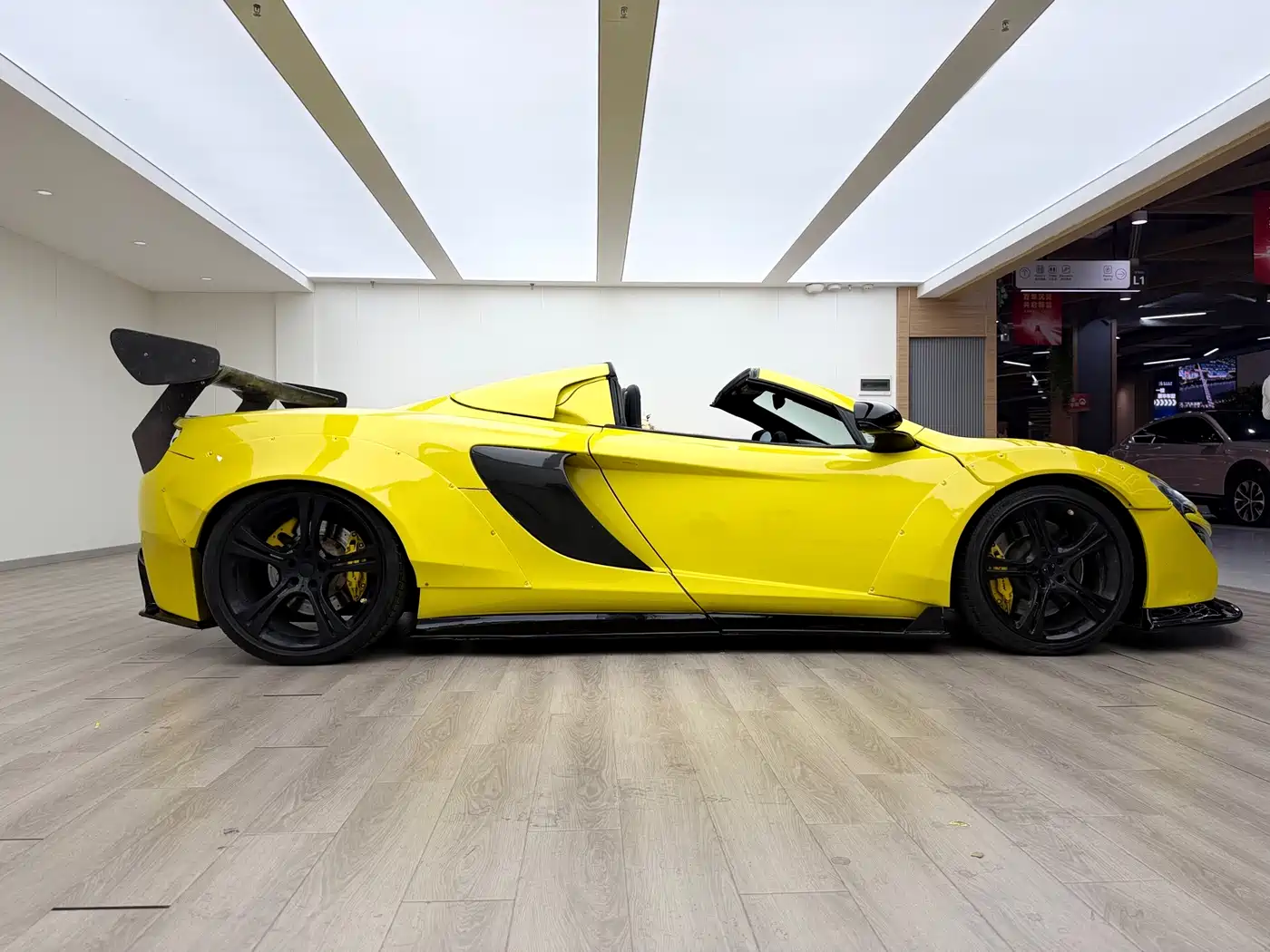 McLaren 12C 2013 3.8T SPIDER 50th Anniversary Edition фото 10
