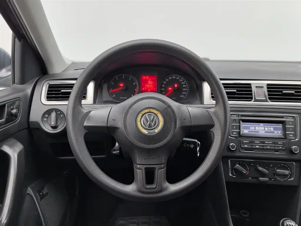 Volkswagen Santana 2015 1.6L Manual Comfort Edition фото 11