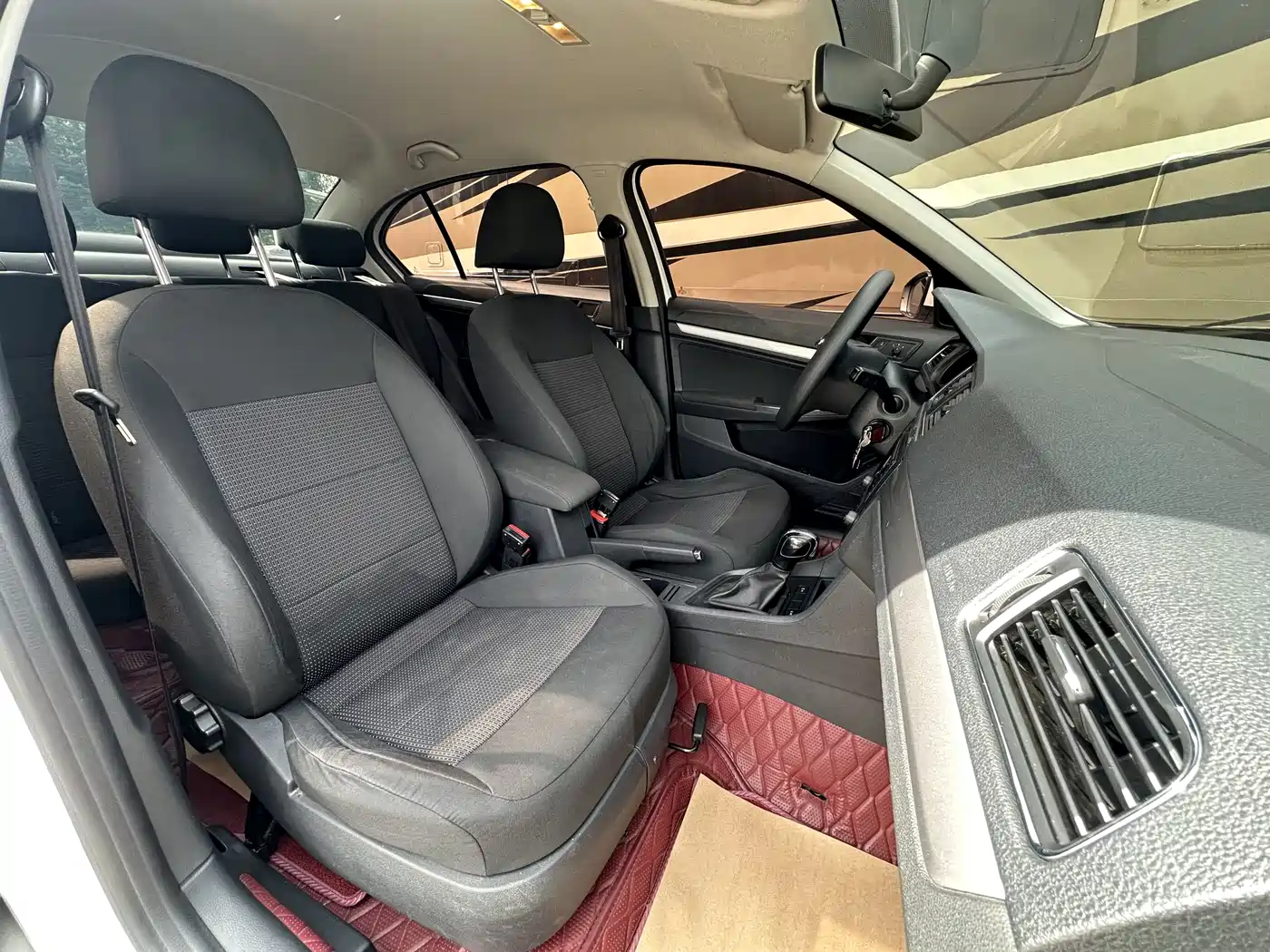 Volkswagen Lavida 2017 1.6L Automatic Trend Edition фото 10