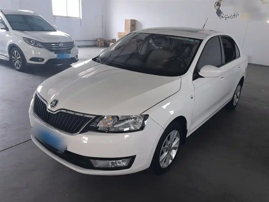Škoda Rapid 2016 1.6L Manual Pioneer Edition
