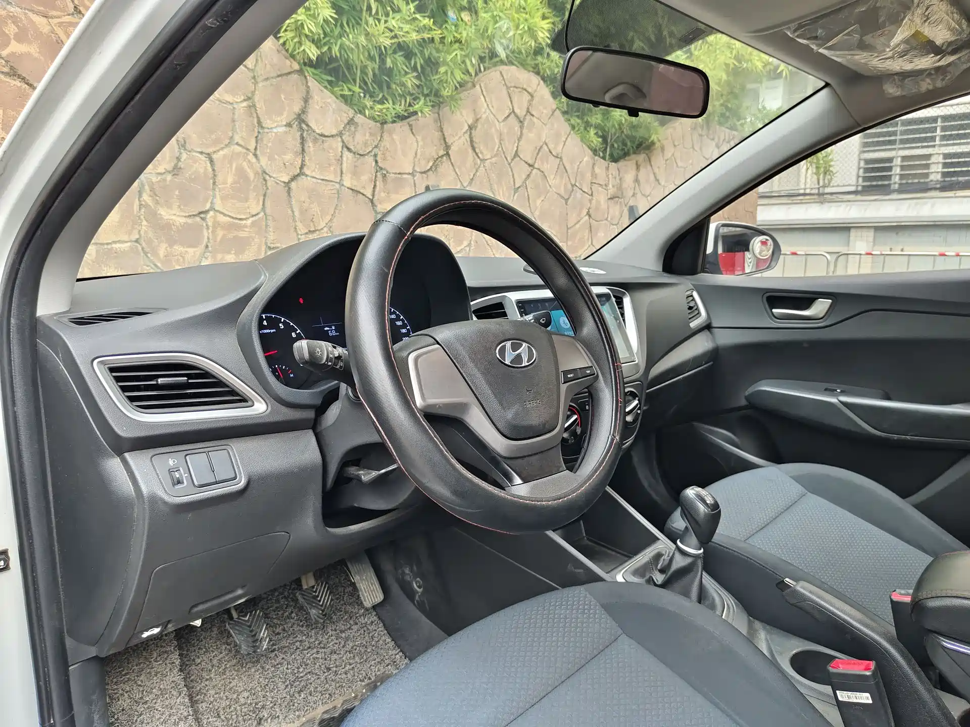 Photo 18 - Hyundai Verna