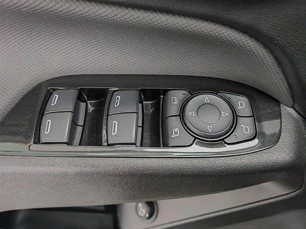 Chevrolet Equinox 2021 550T RS 4WD Intelligent Defender Edition фото 9