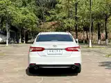 Фото 8 - Toyota Camry
