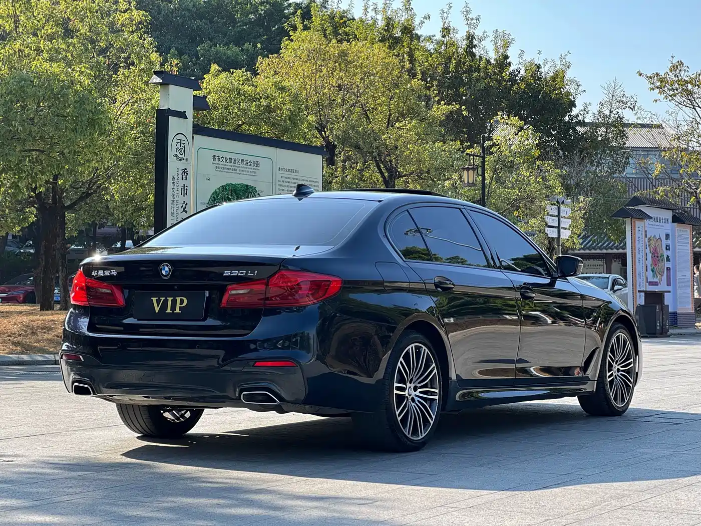 Фото 15 - BMW 5 Series