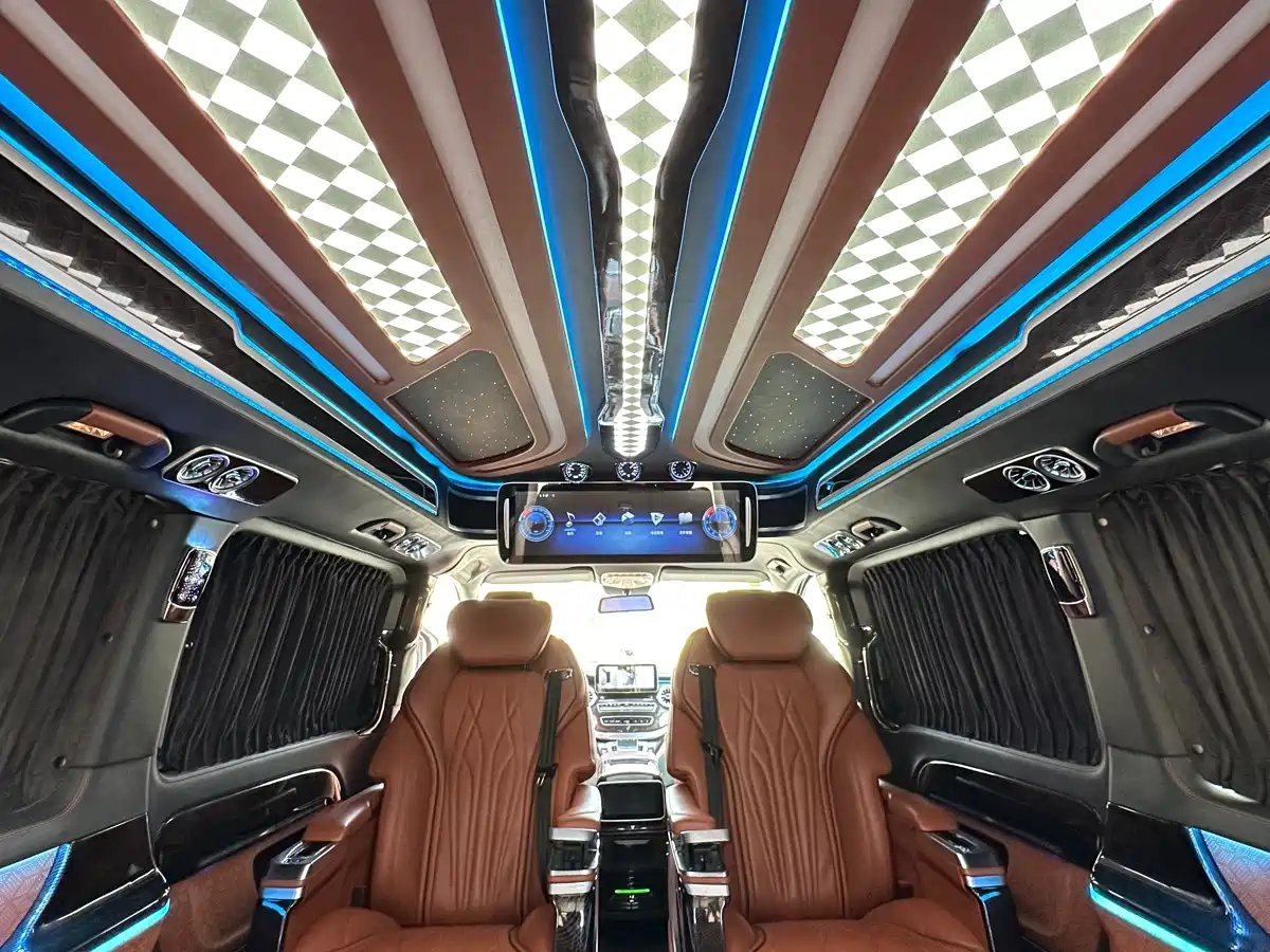 Mercedes-Benz Vito 2023 2.0T Business 7-Seater фото 12