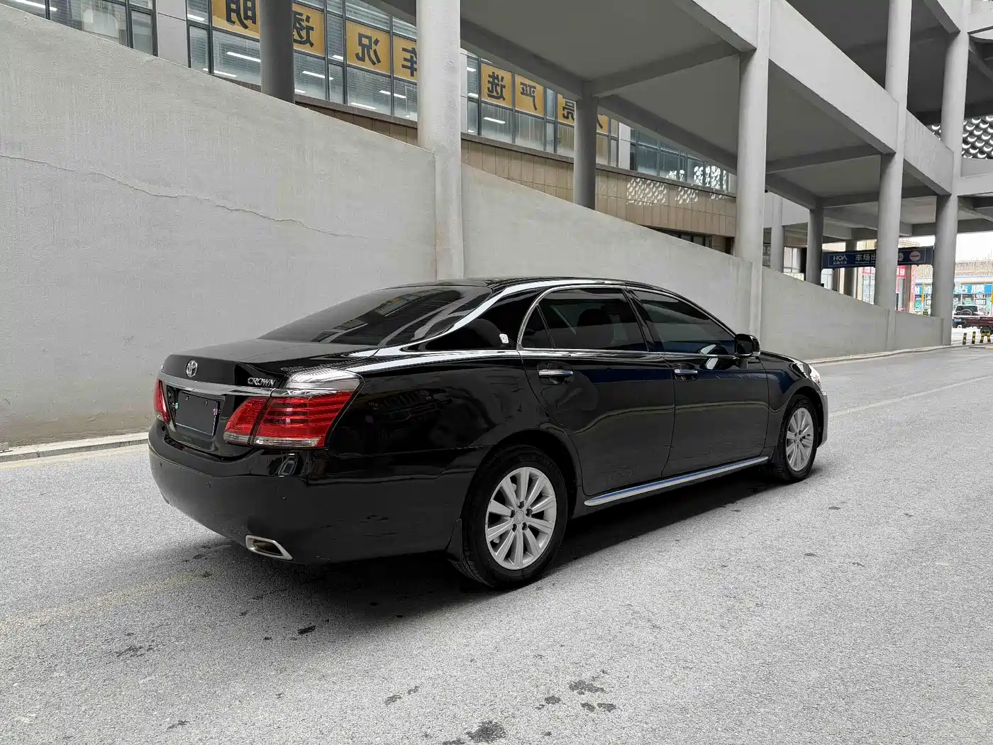 Toyota Crown 2012 2.5L Royal Leather Edition фото 4