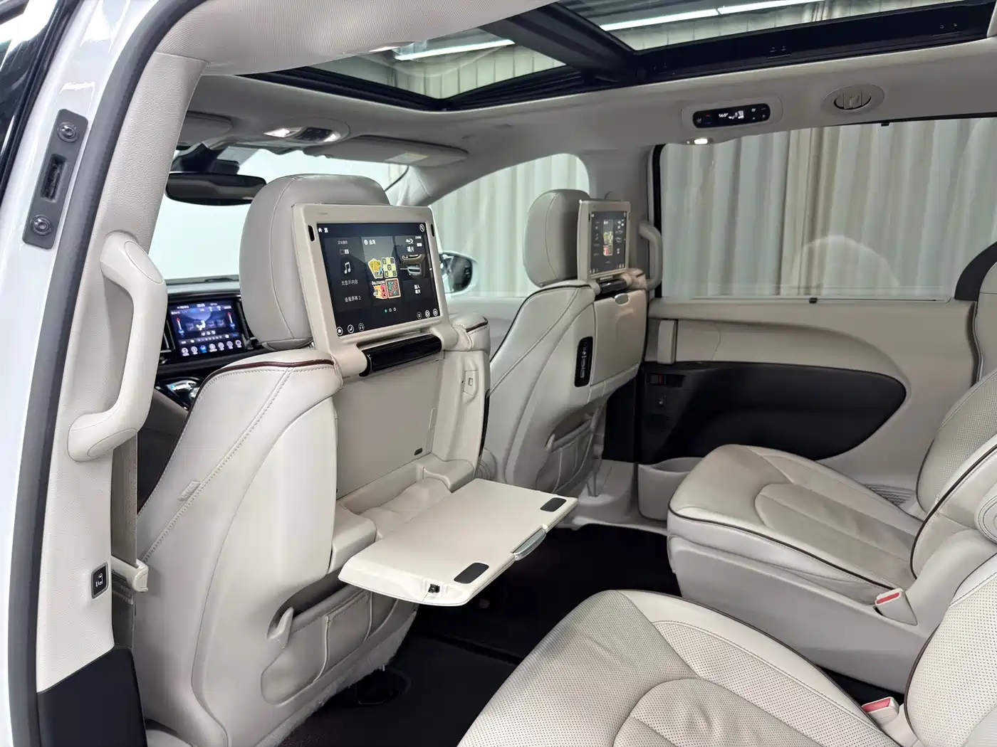 Chrysler Pacifica 2019 2017 3.6L Premium Edition