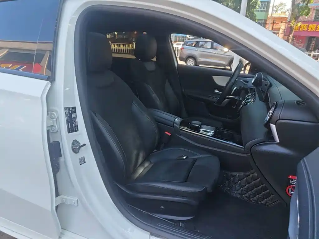 Фото 25 - Mercedes-Benz A-Class