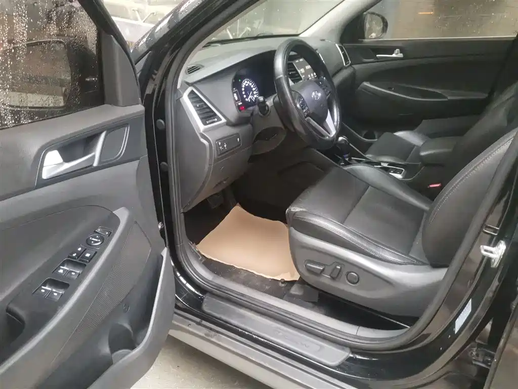 Hyundai Tucson 2018 1.6T DCT 2WD 15th Anniversary Special Edition фото 16