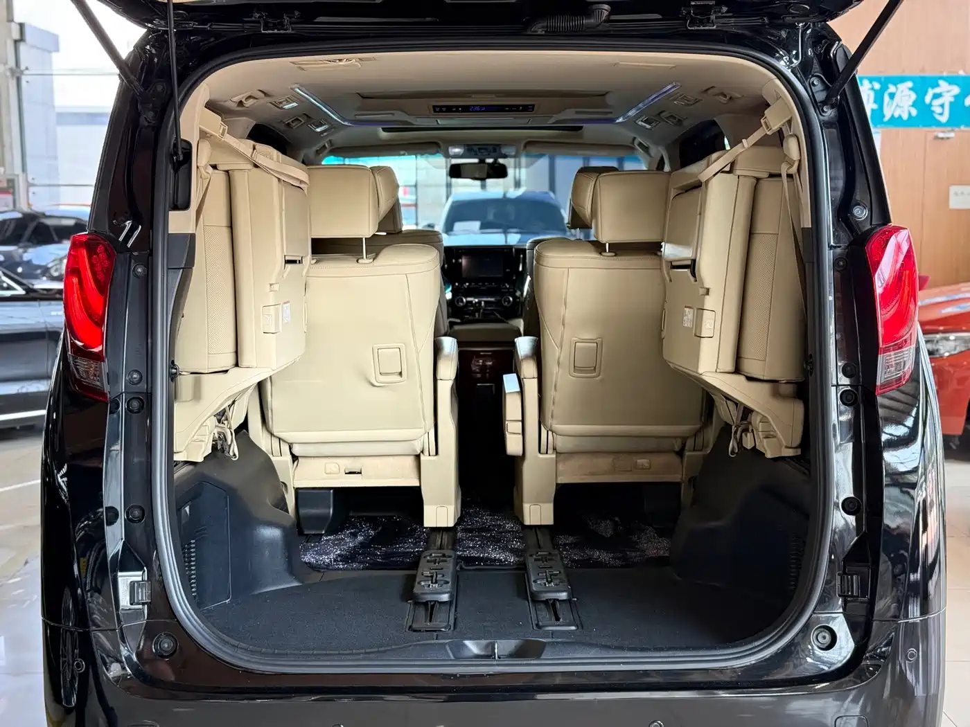 صورة 16 - Toyota Alphard