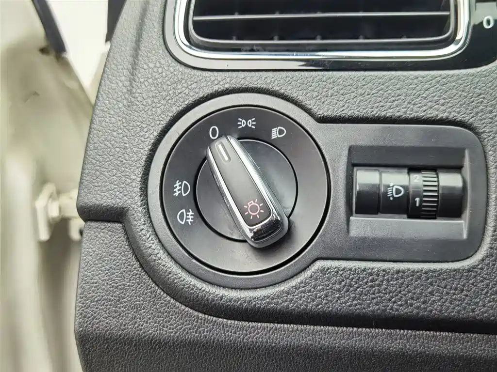Volkswagen Polo 2012 1.4TSI GTI фото 21