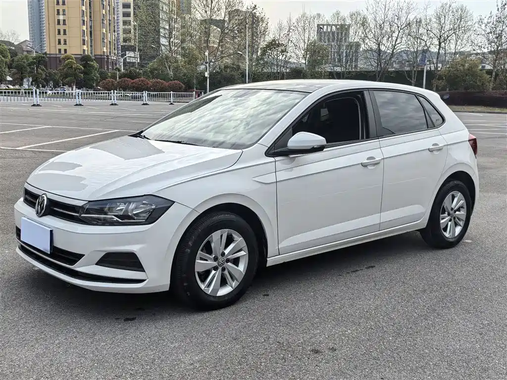 Volkswagen Polo 2019 Plus 1.5L Automatic Panorama Enjoyment Edition фото 2