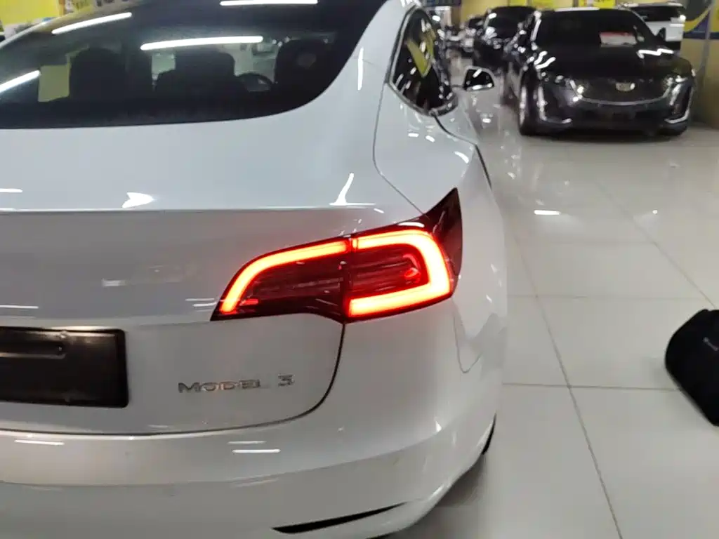 Фото 8 - Tesla Model 3