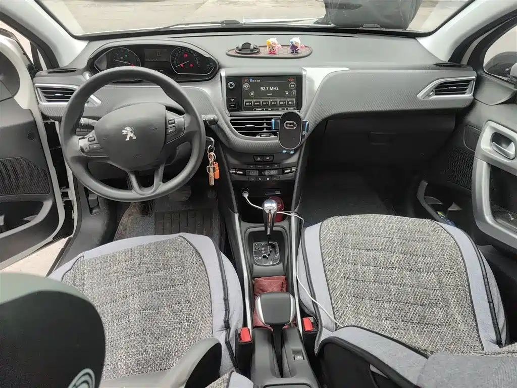Peugeot 2008 2014 1.6L Automatic Fashion Edition фото 13