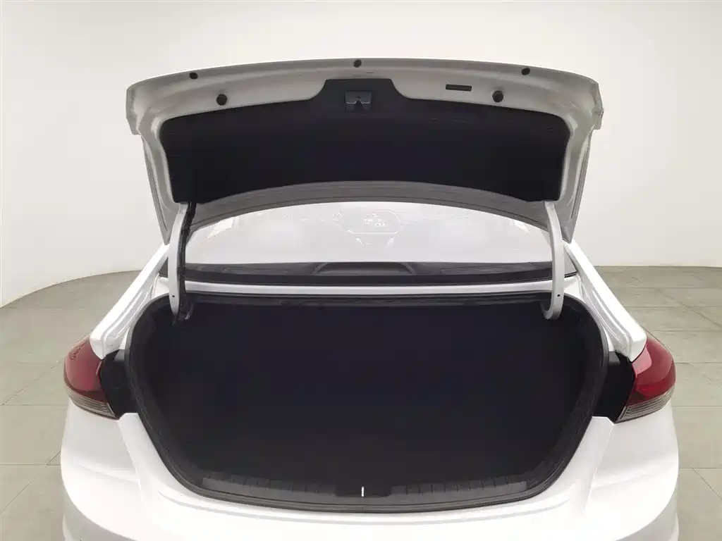Hyundai Elantra 2016 Model 1.6L Automatic Smart Elite фото 16