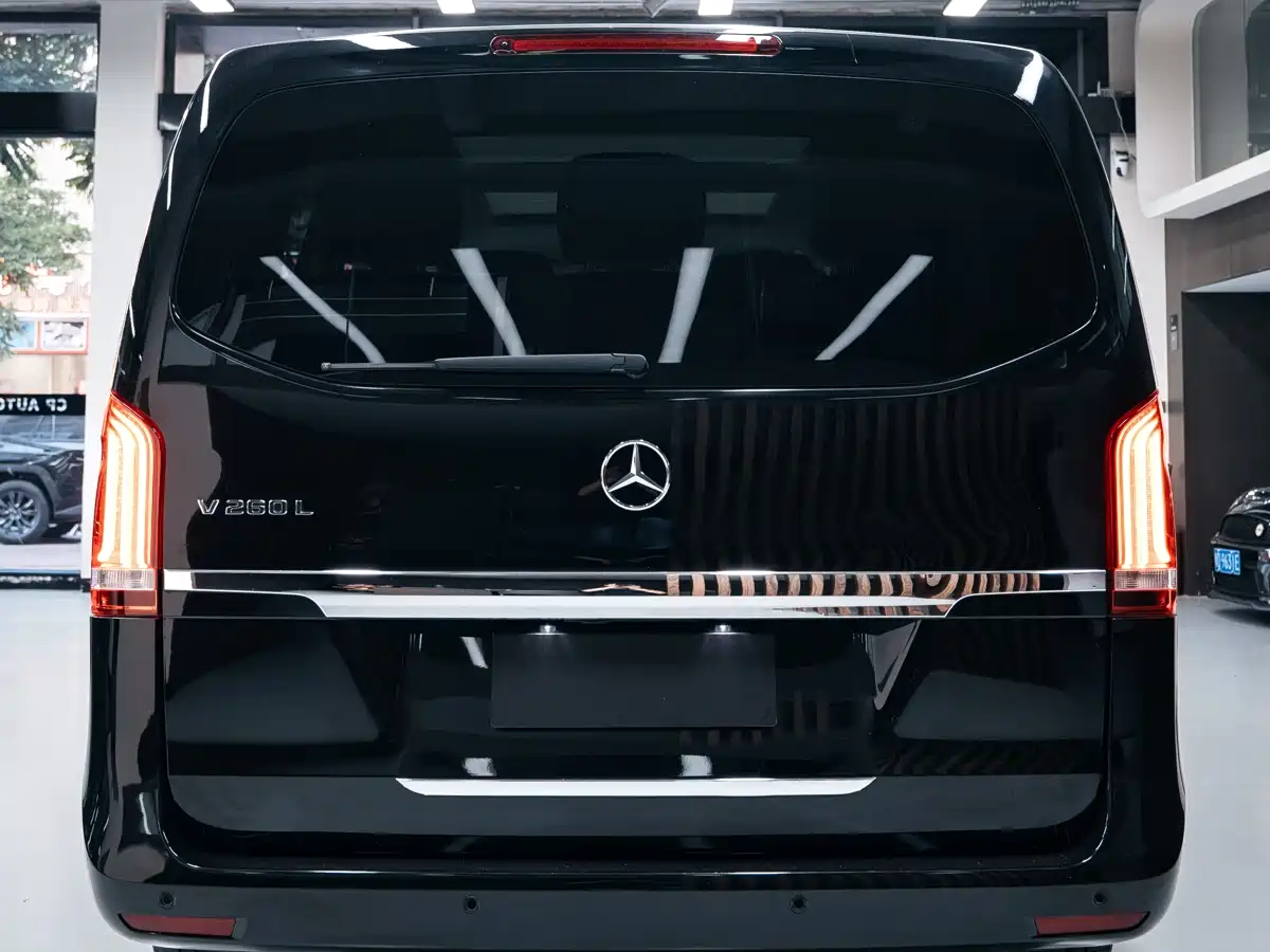 Mercedes-Benz V-Class 2017 Model V 260 L Premium Extended Edition фото 4