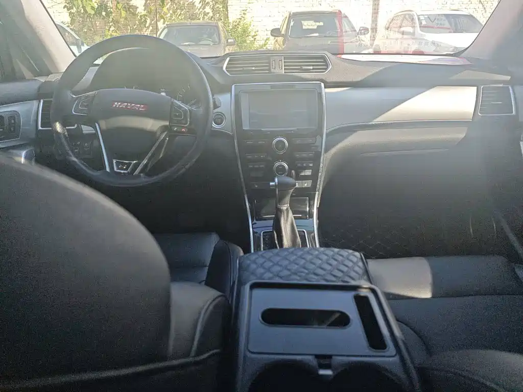 Фото 15 - Haval H2